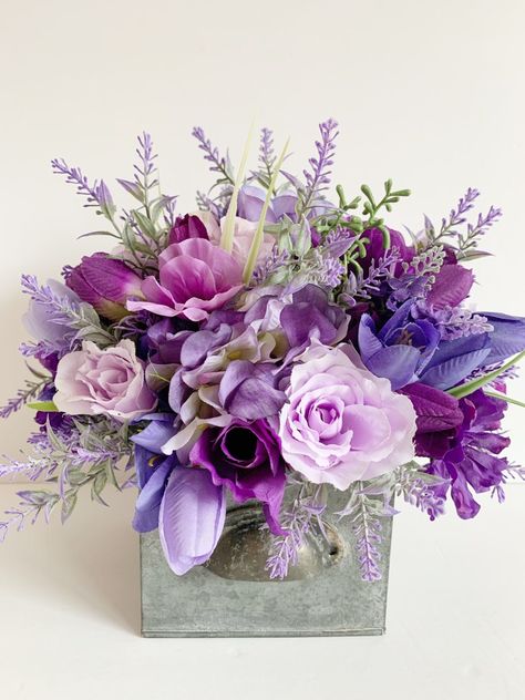 Classy Centerpieces, Purple Flower Centerpieces, Simple Arrangements, Centerpiece Arrangements, Purple Flower Arrangements, Purple Centerpieces, Pink Flower Arrangements, Floral Projects, Small Purple Flowers