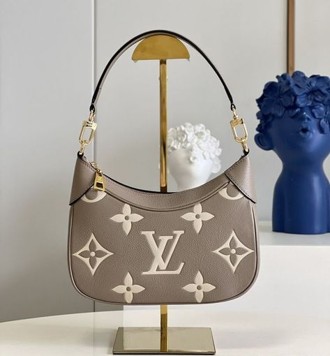 Bagatelle Bicolor Beige/Crème Style: M46112 Size: 22x14x9cm Lv Bagatelle, Louis Vuitton Bagatelle, Product Catalogue, Model Design, Trendy Tote, Lv Bag, Luxury Bags, Louis Vuitton Monogram, Design Details