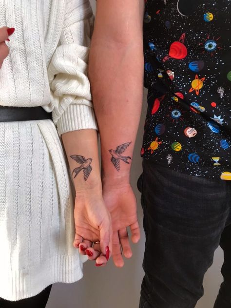 Sparrow Couple Tattoo, Swallow Tattoo Couple, Couples Swallow Tattoo, Sparrow Tattoo For Couples, Matching Sparrow Tattoos, Matching Swallow Tattoos, Couples Bird Tattoo, Couple Bird Tattoos, Old School Couple Tattoo