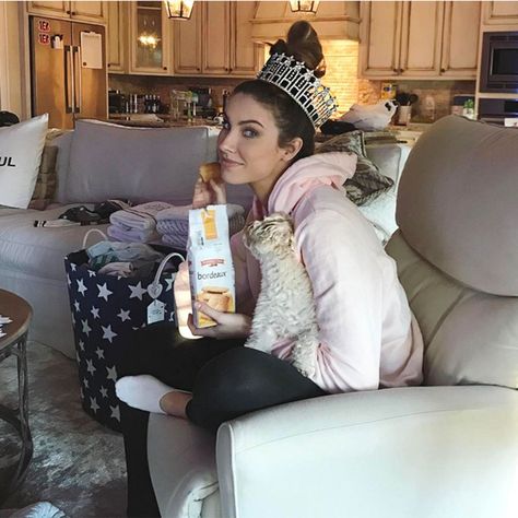 Katherine Webb Eats Cookies (and Wears a Pageant Crown) While Watching Miss Universe Katherine Webb, Miss Universe Pia Wurtzbach, Pageant Crowns, Hungry Girl, Eat Cookies, People Food, Human Food, Alabama, Winter Hats