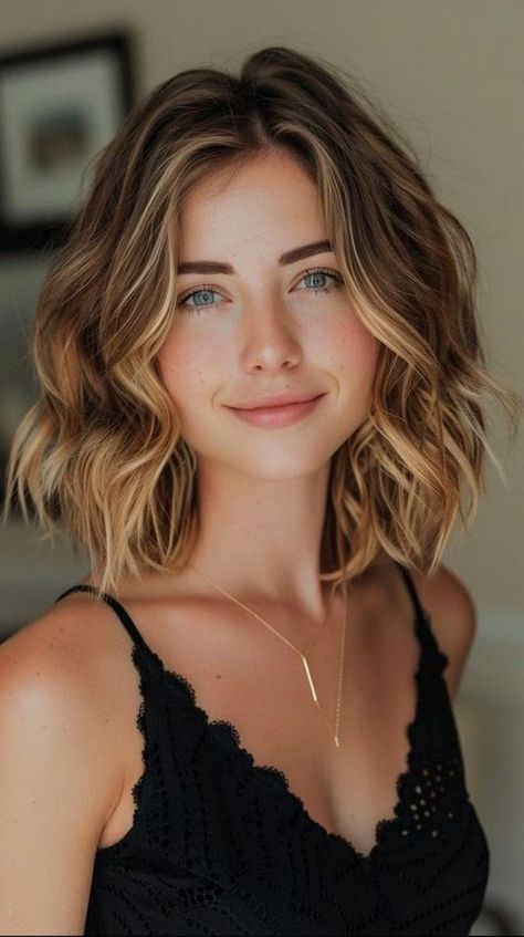 Shoulder Length Bob Haircut, Κούρεμα Bob, Balayage Blonde, Hairstyle Inspo, Haircut Styles, Fishtail Braid, Haircut Inspiration, Short Wavy Hair, Trending Hairstyles