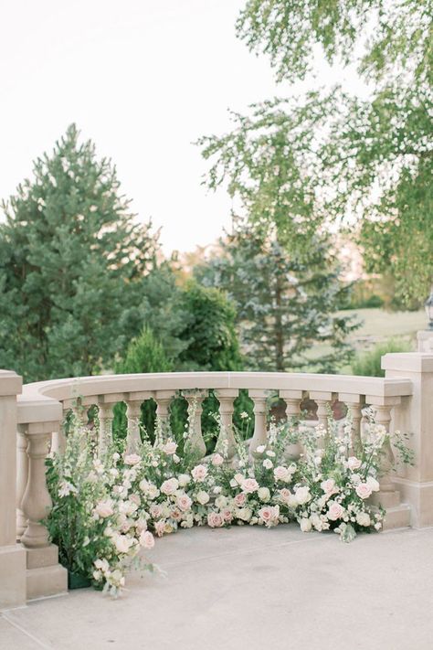 Chateau Wedding Decor, Studio Background Ideas, High End Kitchen, Chateau Style, Staircase Decor, Garden Venue, Romantic Background, Best Photo Background, Chateau Wedding