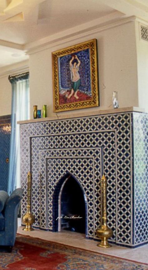 Moroccan Fireplace, Islamic Living Room, Arab Architecture, Boulder House, Islamic Interior Design, Alpine Chalet, Islamic Background, Moroccan Interiors, Mega Mansions