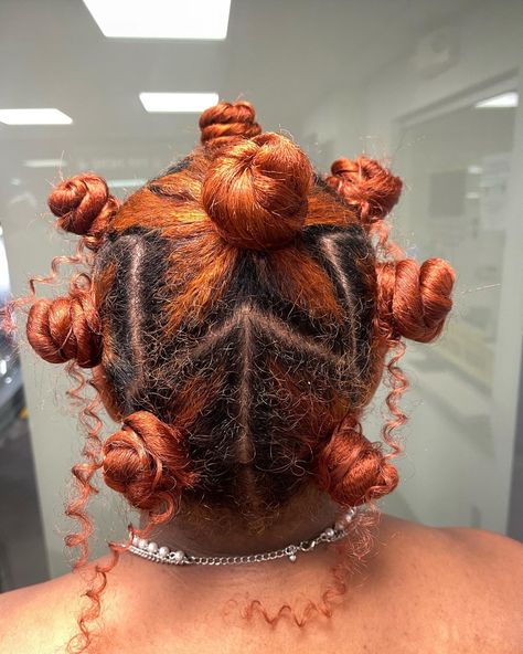 Design Parts Braids, Knot Hairstyles, 4c Bantu Knots, Bantu Knot Half Up Half Down, Bantu Knots Hairstyles Half Up Locs, Star Afro, Star Parting Braids, Blonde Bantu Knots, Star Parts Braids