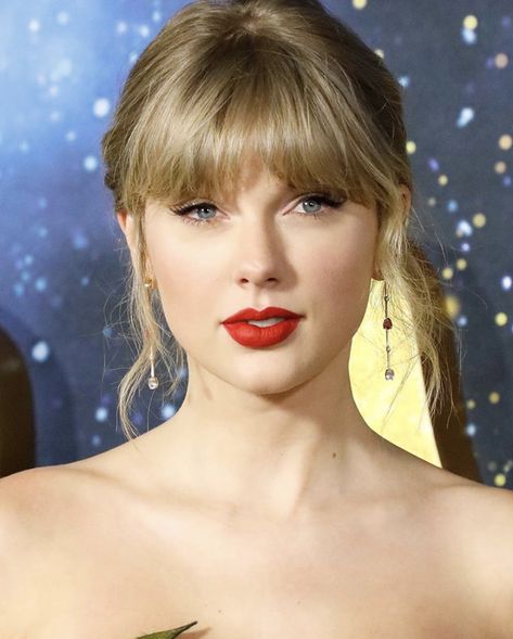 Taylor Swift Bangs, Cats Movie, Taylor Swift Makeup, Taylor Swift Cat, Young Taylor Swift, Style Taylor Swift, Estilo Taylor Swift, Lover Era, Swift Photo