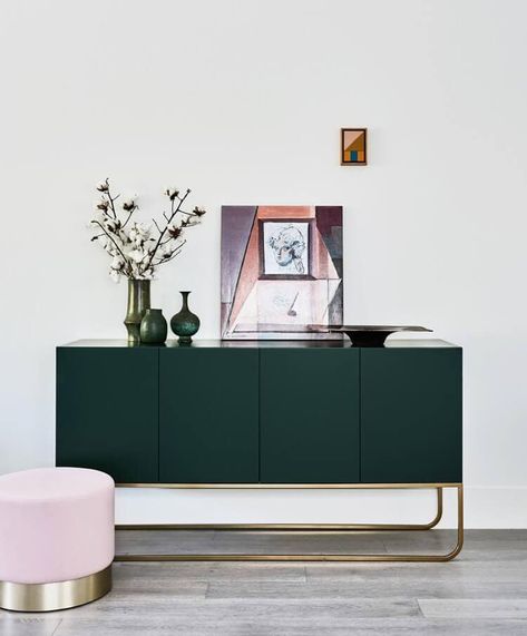 How to Use Emerald and Brass at Home with Confidence - TLC Interiors Decoration Inspiration, Decor Minimalist, Home Fashion, Modern Interior Design, Interior Design Inspiration, 인테리어 디자인, Decor Interior Design, Modern House Design, Design Interior