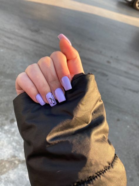 Letter N Nail Design, Nails Design With A Letter, Nails With The Letter N On Them, Nails With An N Initial, Nails With Letter N Initial, Cute Simple Nails With Initial, Letter N Nails, Purple Nails Acrylic With Initial, White N Purple Nails