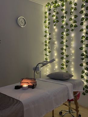 Spa Room Decor Massage, Beauty Spa Ideas, Home Spa Room Decor, Spa Massage Room Design, Beauty Spa Interior Design, Small Massage Room Ideas, Small Facial Room Ideas, Spa Esthetic, Massage Room Ideas