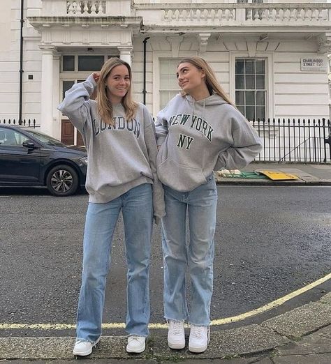 Color Coordinated Outfits Friends, Twining Outfits, London Fits, Bff Matching Outfits, Matching Friend, Bestie Outfits, Bff Matching, Matching Outfits Best Friend, Best Friend Match