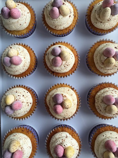 Easter Mini Eggs Recipes, Mini Egg Recipes Baking, Mini Easter Cupcakes, Mini Egg Cake, Mini Egg Baking, Easter Egg Cupcakes, Mini Egg Desserts, Mini Easter Egg Cakes, Mini Egg Cupcakes