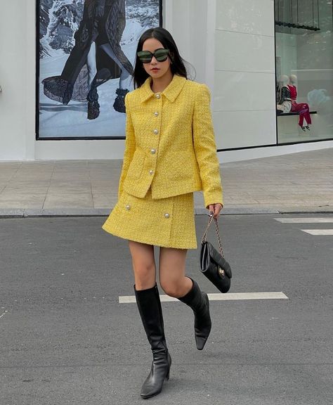 Yellow Dress Work Outfit, Chanel Airport, Yellow Style, Yellow Fashion, Office Fashion, Rihanna, Hijab Fashion, Stylish Outfits, What To Wear