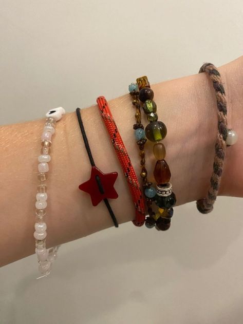 Handmade Bracelet Aesthetic, How To Layer Bracelets, Bracelet Stack Aesthetic, Aesthetic Beaded Bracelets, Aesthetic Bead Bracelet, Aesthetic Bracelet Ideas, Pulseras Aesthetic, Jewelry Accessories Ideas, Funky Jewelry