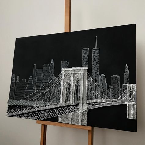 Wood And Nail Art, Thread Art On Wood, 3d String Art, String Art Ideas, فن الرسم بالمسامير, New York Brooklyn Bridge, String Art Wall, Printable String Art Patterns, Diy Canvas Art Easy