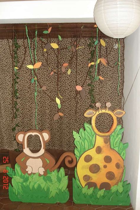 Photo op Animals Birthday Party Ideas, Animals Birthday Party, Jungle Thema, Jungle Safari Birthday, Jungle Theme Parties, Deco Jungle, Jungle Theme Birthday, Jungle Birthday Party, Jungle Safari Party