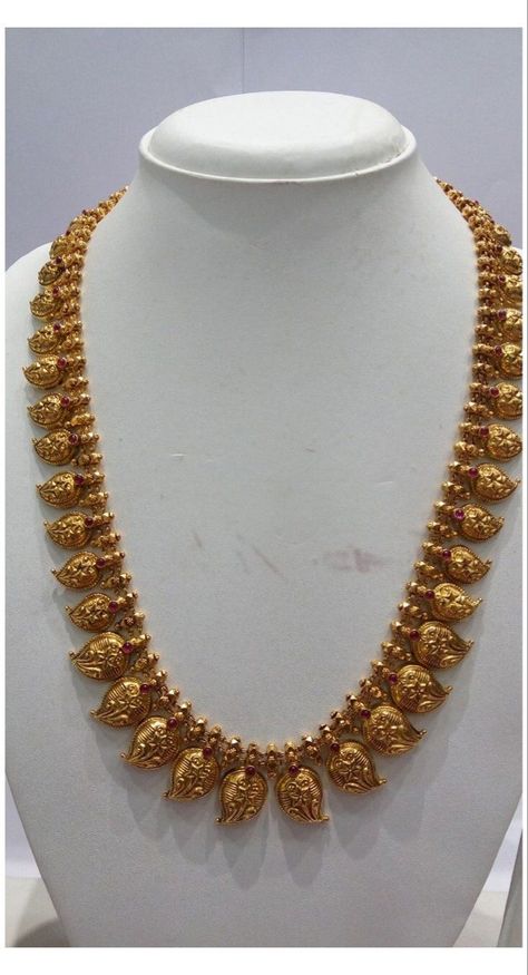 Mango Design Long Necklace Gold, Manga Malai Gold Jewellery Designs, Aaram Gold Designs, Mango Haaram Designs Gold, Mango Design Necklace Gold, Mango Necklace Indian Gold, Mango Mala Jewellery Gold, Long Necklace Gold Indian Bridal, Nakshi Haram Designs