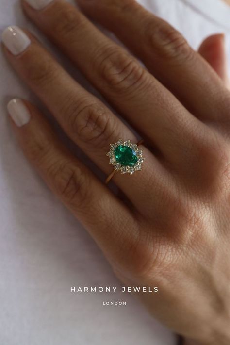 Emerald Engagement Ring On Finger, Vintage Engagement Rings Emerald Green, Green Sapphire Halo Engagement Ring, Emerald Engagement Ring Antique, Emerald Green Oval Engagement Ring, Smaragd Engagement Ring, Dark Green Emerald Ring, Diamond And Emerald Engagement Rings, Vintage Emerald Wedding Rings