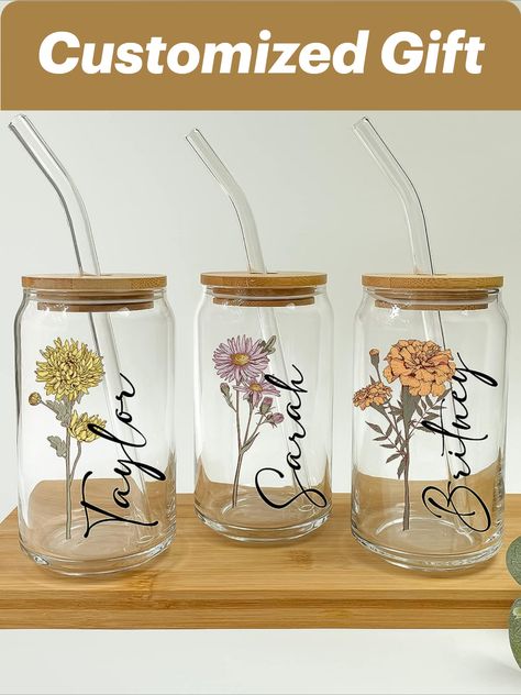 Tumblr Glass Design, Glass Cups With Vinyl Names, Personalised Glass Tumbler, Custom Glass Coffee Cups, Glass Cup With Vinyl, Personalized Glass Tumblers, Glass Iced Coffee Cup Designs, Glass Cup Designs Vinyl, Glass Cups With Bamboo Lids