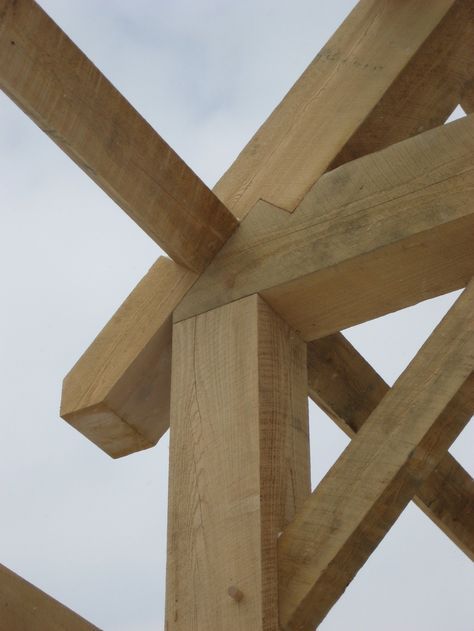 Timber Joints, Luxury Horse, Timber Frame Plans, Timber Joinery, Timber Frame Joinery, Post And Beam Construction, Koti Diy, Timber Frame Building, Timber Architecture