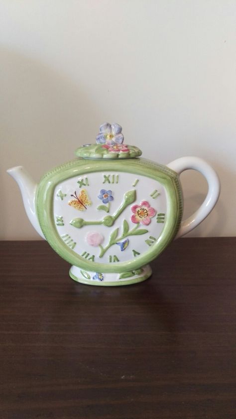 Cute Designs For Pottery, Cute Teapot Aesthetic, Tea Pot Ceramic Ideas, Cute Teapot, Novelty Teapots, Teapots Unique, Ceramics Art, Tanah Liat, Keramik Design