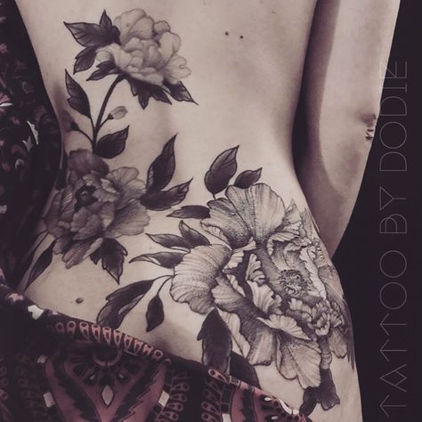 My Back tattoo flowers peonies peony tatouage dos pivoines  By Dodie l'heure bleue Lyon France Back Tattoo Flowers, Tattoos Abstract, Abstract Tattoos, Flowers Peonies, Mommy Tattoos, Tattoo Flowers, Beautiful Flower Tattoos, Neck Tattoos, Botanical Tattoo