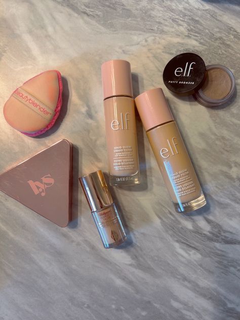 makeup essentials goodies foundation primer elf cosmetics beauty blender bronzer cream brozner beauty makeup collection makeup favourites Best Elf Makeup, Elf Bronzer Palette, Elf Bronzer, Primer Elf, Bronzer Cream, Soft Girl Makeup, Collection Makeup, Makeup Bag Essentials, Foundation Primer