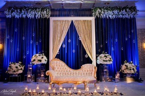 Dark Blue Wedding Theme, Royal Blue Wedding Theme, Saree Function, Blue Wedding Receptions, Reception Stage Decor, Dark Blue Wedding, Blue Gold Wedding, Wedding Stage Backdrop, Wedding Stage Decor