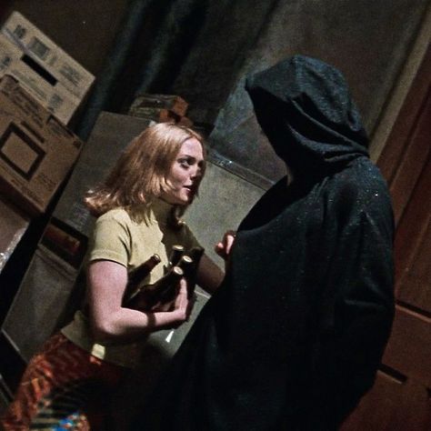 Tatum And Ghostface, Ghost Face 1996, Scream 1996 Ghostface, Tatum Scream Costume, Stu Macher And Tatum Riley, Sidney And Tatum, Scream Tatum Riley, Stu And Tatum, Ghostface 1996