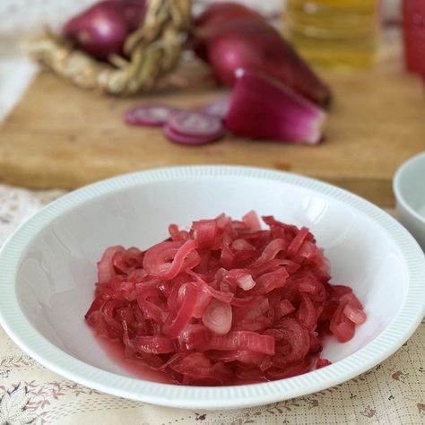 Classic Italian Sweet and Sour Red Onions Recipe Red Onion Recipes, Ragu Recipe, Onion Recipes, Red Onions, Sweet And Sour, Eating Raw, Classic Italian, Italian Sausage, Classic Food