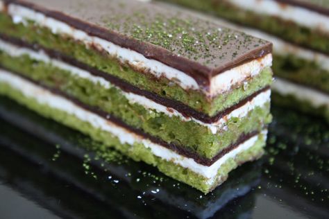 matcha chocolate lemon opera cake http://www.cannellevanille.com/courses/cakes/matcha-lemon-and-chocolate-opera-cake/ Matcha Sweets, Lemon And Chocolate, Art Presentation, Opera Cake, Asian Dessert, Coffee Buttercream, Matcha Cake, Lemon Chocolate, Tea Culture