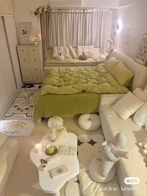 Room Rug Aesthetic, Xiao Hong Shu Room, Korean Bedroom Ideas Big Spaces, Korean Style Room Bedrooms, Korean Room Design, Korean Bedroom Ideas Small Spaces, Dream Apartment Decor Bedroom, Big Room Decor, L Shaped Bedroom Layout