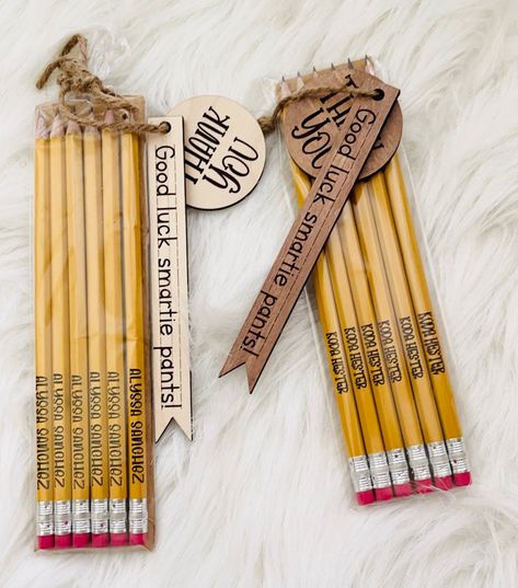 Personalized pencils in sets of 6 or 12  There are 4 choices:  6 generic no. 2 pencils 12 generic no. 2 pencils  6 Ticonderoga pencils 12 Ticonderoga pencils Pencils will be packages as shown and includes thank you tag with a smarty pants tag. I have included in the purchase options if you want a lt or dark tag or if you want to use Alyssa font or Koda font! Please message me if you have any questions Cheap Wedding Favor Ideas, Engraved Pencils, Cheap Wedding Favors, Personalized School Supplies, Laser Engraved Ideas, School Celebration, School Pencils, Personalized Pencils, Smarty Pants