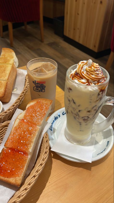 Japan Breakfast Aesthetic, Japan Cafe Food, Japan Travel Food, Japanese Food Aesthics, Japan Food Photography, Japanese Snacks Aesthetic, Japan Aesthetic Food, Japan Breakfast, Tokyo Japan Food