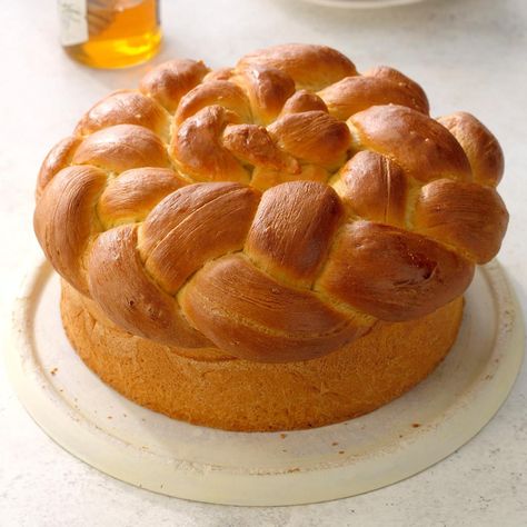 Polish Easter Bread, Easter Bread Recipe, Polish Easter, Braided Bread, Easter Bread, Ukrainian Recipes, Cream Cheese Spreads, Sticky Buns, Easter Dinner