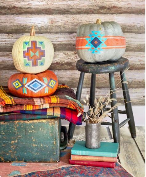 Western Thanksgiving Creative Pumpkin Decorating Ideas, Western Thanksgiving, Halloween Pumpkin Decorations, Pumpkin Decorating Ideas, Creative Pumpkin Decorating, Western Crafts, Pumpkin Decorations, Pumpkin Display, Blue Crafts