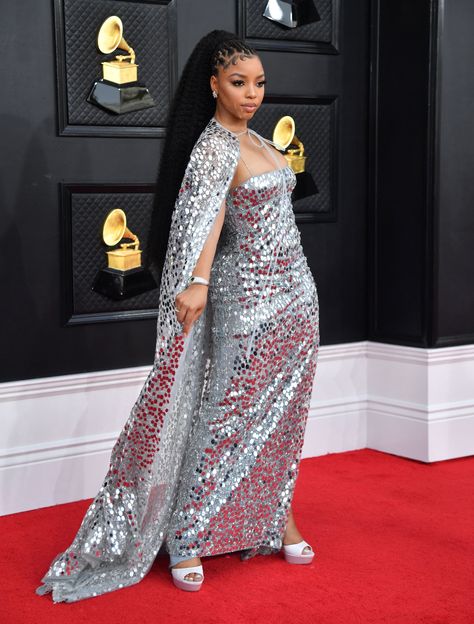 Chloe Bailey Wore a Metallic Valentino Dress to the Grammys Chloe Bailey Outfits, Roisin Murphy, Grammys 2022, Chloe Halle, Chloe And Halle, Grammys Red Carpet, Siouxsie Sioux, Chloe Bailey, Chloe X Halle