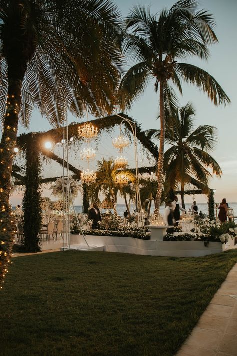 Wedding Venue On Beach, Fancy Wedding Venues Outdoor, Couples Table Wedding Outdoor, Wedding Venues Tropical, Gorgeous Wedding Venues Outside, Wedding Venues By Water, Wedding Venues Dominican Republic, Non Beach Destination Wedding, Dream Wedding Destination