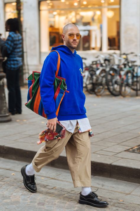 Street Style: Paris Fashion Week Part 1 – PAUSE Online | Men's Fashion, Street Style, Fashion News & Streetwear Boho Streetwear, Outfits Minimalist, Fashion Edgy, Dresses Spring, Paris Fashion Week Street Style, Teenage Fashion, Mens Fashion Streetwear, 2018 Fashion, Street Style Paris