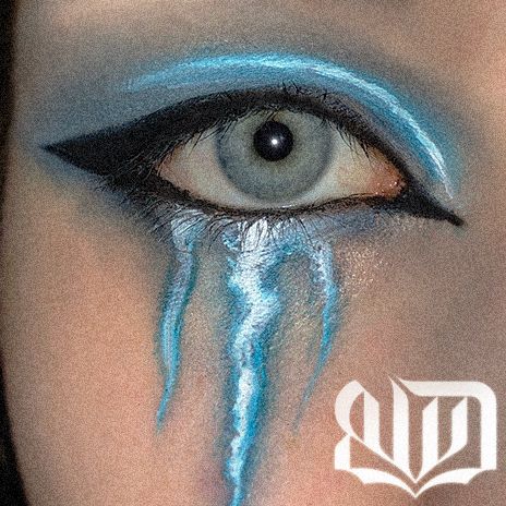 Blue Lightning Eye Makeup, Lightning Makeup Eye, Lightning Eye Makeup, Lightning Bolt Eyeliner, Eyeliner Edgy, Cloud Eyeliner, Lightning Bolt Makeup, Lightning Makeup, Begoth Dolls