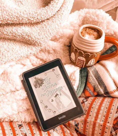 Book Christmas Aesthetic, Kindle Bookstagram Ideas, Christmas Bookstagram Ideas, December Bookstagram, Winter Books Aesthetic, Christmas Book Aesthetic, Bookstagram Inspiration Aesthetic, Christmas Tbr, Bookstagram Christmas