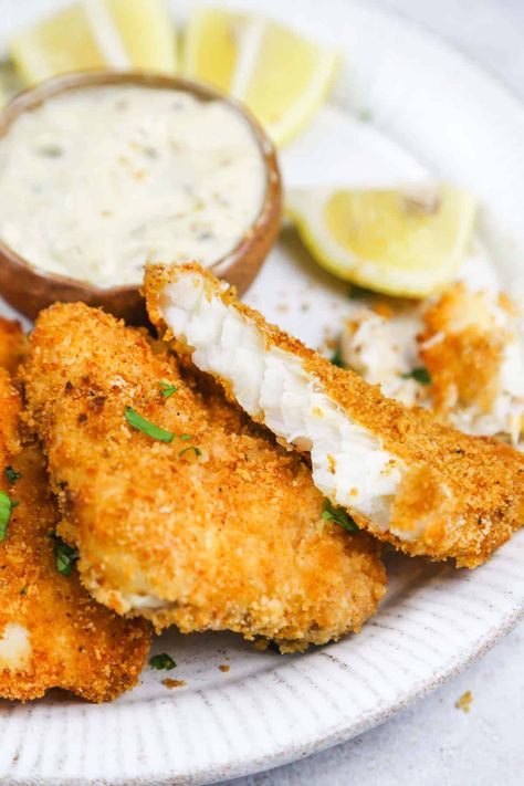 These golden fish fillets are cooked in the air fryer until crispy and delicious. Covered in a tasty crust, the fish remains soft and velvety from the inside. Ready in just 20 minutes! You guys Breaded Fish Recipe, Frozen Fish Fillets, Air Fried Fish, Air Fryer Fish Recipes, Fish Fillet Recipe, Air Fryer Fish, Sunny Kitchen, Fish Fillets, Air Fryer Oven Recipes