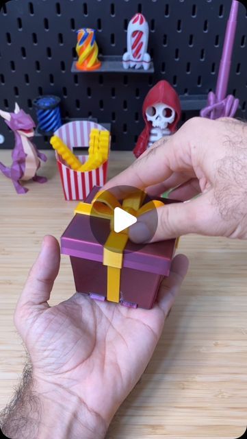 Kady 3D Printing on Instagram: "3D Printed Surprise Gift Box | STL at Bio link by @3dgeex | Filament from @3dhojor_official | STL from @thangs3d #3dprinting #3dprinter #3dprinted #3dprint" 3d Printing Gifts Cute Ideas, 3d Printing Gift Ideas, 3d Printed Gifts, Surprise Gift Box, 3d Printing Diy, Surprise Box Gift, Surprise Gift, Surprise Gifts, 3d Printer