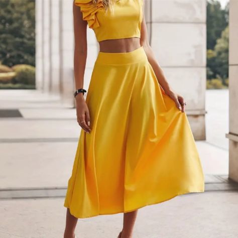 Yellow skirt outfit