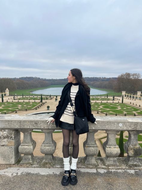 Versailles Outfit Ideas Fall, Versailles Aesthetic Outfit, Outfit Ideas France, Barcelona Outfits February, Fashion In France Outfits, England Aesthetic Outfit Winter, Amsterdam In March Outfits, Versailles Palace Outfit, May Paris Outfits