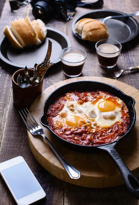 Shakshouka Or Shakshuka In A Cast Iron Skillet. by Darren Muir - African, Shakshuka Food Styling Breakfast, Bacon Photography, Breakfast Photography, Breakfast Platter, Cast Iron Skillet Recipes, American Dishes, The United States Of America, Cast Iron Cooking, People Online