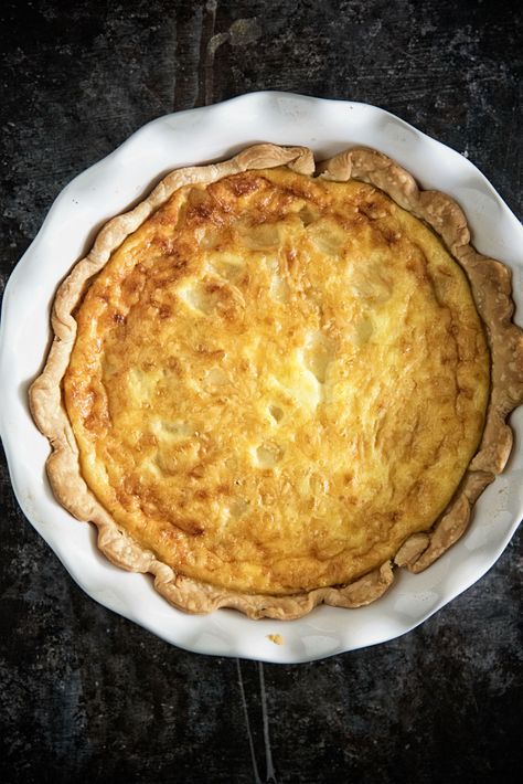 Vegetarian Gruyere Aged Smoked Gouda Caramelized Onion Quiche Caramelized Onion Quiche, Leek Quiche, Onion Quiche, Savory Breakfast Recipes, Blueberry Breakfast Cake, Bacon Quiche, Creamed Leeks, Cheese Quiche, Blueberry Breakfast