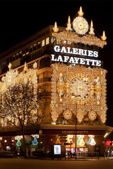 Paris Christmas Market, Galerie Lafayette Paris, Lafayette Paris, Paris Dream, France Aesthetic, Paris Place, Paris Vacation, Paris Aesthetic, Visit France