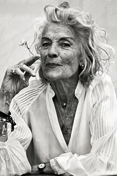 Image of Elen Jordano, 82 Vintage Foto's, Ibiza Beach, Advanced Style, Ageless Beauty, Beauty Pictures, Old Woman, Old Lady, Old People, Old Age