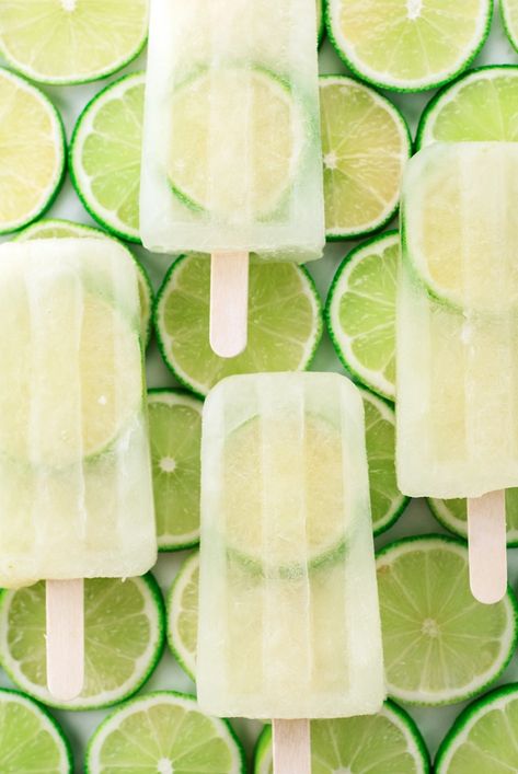 Easy Popsicle Recipes, Homemade Fruit Popsicles, Vegan Popsicles, Rainbow Popsicles, Ice Popsicle, Summer Popsicles, Simple Pantry, Fruit Popsicles, Frozen Dessert Recipe