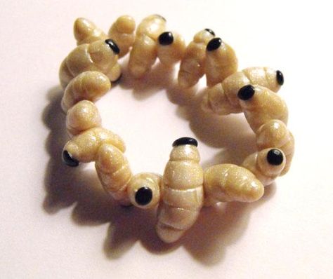 Maggot bracelet ... Fimo, Costume Carnaval, My Funny Valentine, Ponytail Holder, Funky Jewelry, Creepy Cute, Clay Projects, Art Plastique, Pretty Jewellery