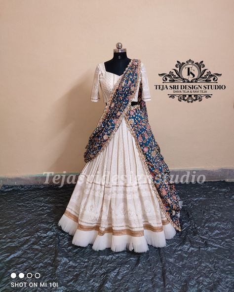 Heavy Duppata Design, Lehnga Saree Designs Latest, Wedding Outfit From Scratch Indian, Long Frock With Saree, Half Saree Blouse Designs Pattern, Half Sarees Latest Designs, Half Saree Traditional, Chickenkari Lehenga, Light Lehenga